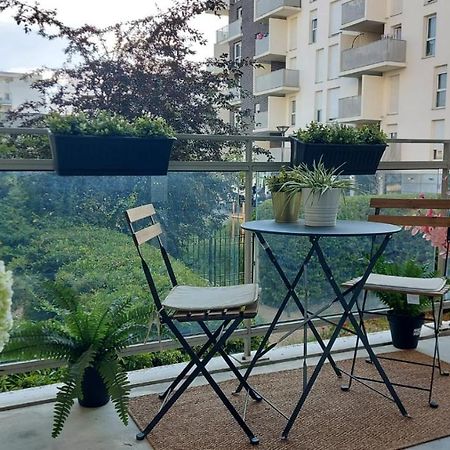 Studio Charmant Cergy Le Haut Au Pied De La Gare ! Parking Prive ! Apartment Bagian luar foto