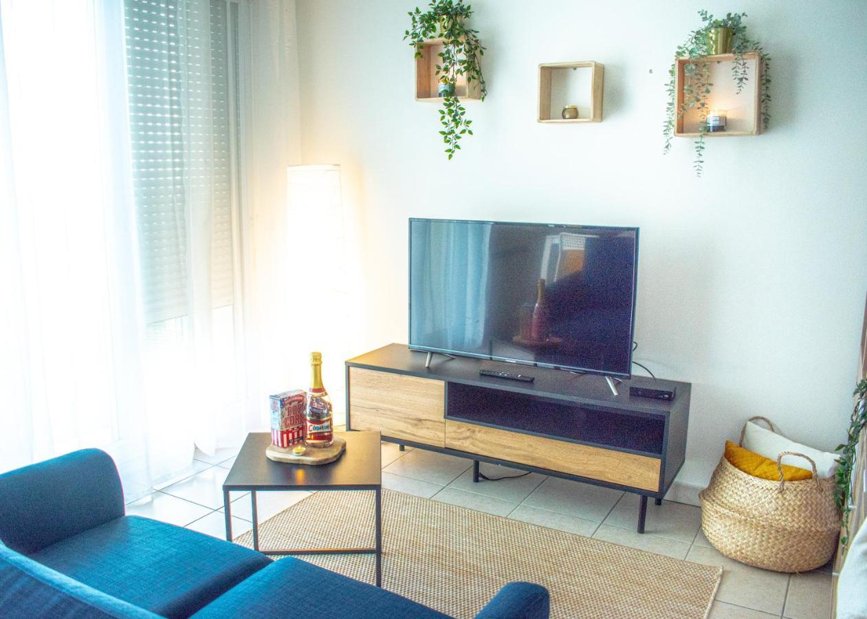 Studio Charmant Cergy Le Haut Au Pied De La Gare ! Parking Prive ! Apartment Bagian luar foto