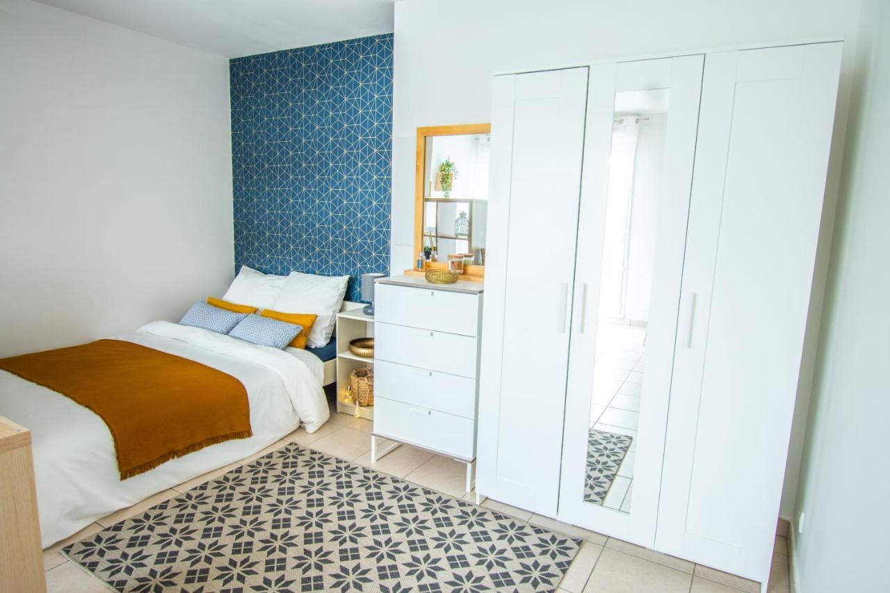 Studio Charmant Cergy Le Haut Au Pied De La Gare ! Parking Prive ! Apartment Bagian luar foto