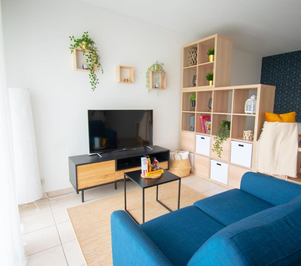 Studio Charmant Cergy Le Haut Au Pied De La Gare ! Parking Prive ! Apartment Bagian luar foto
