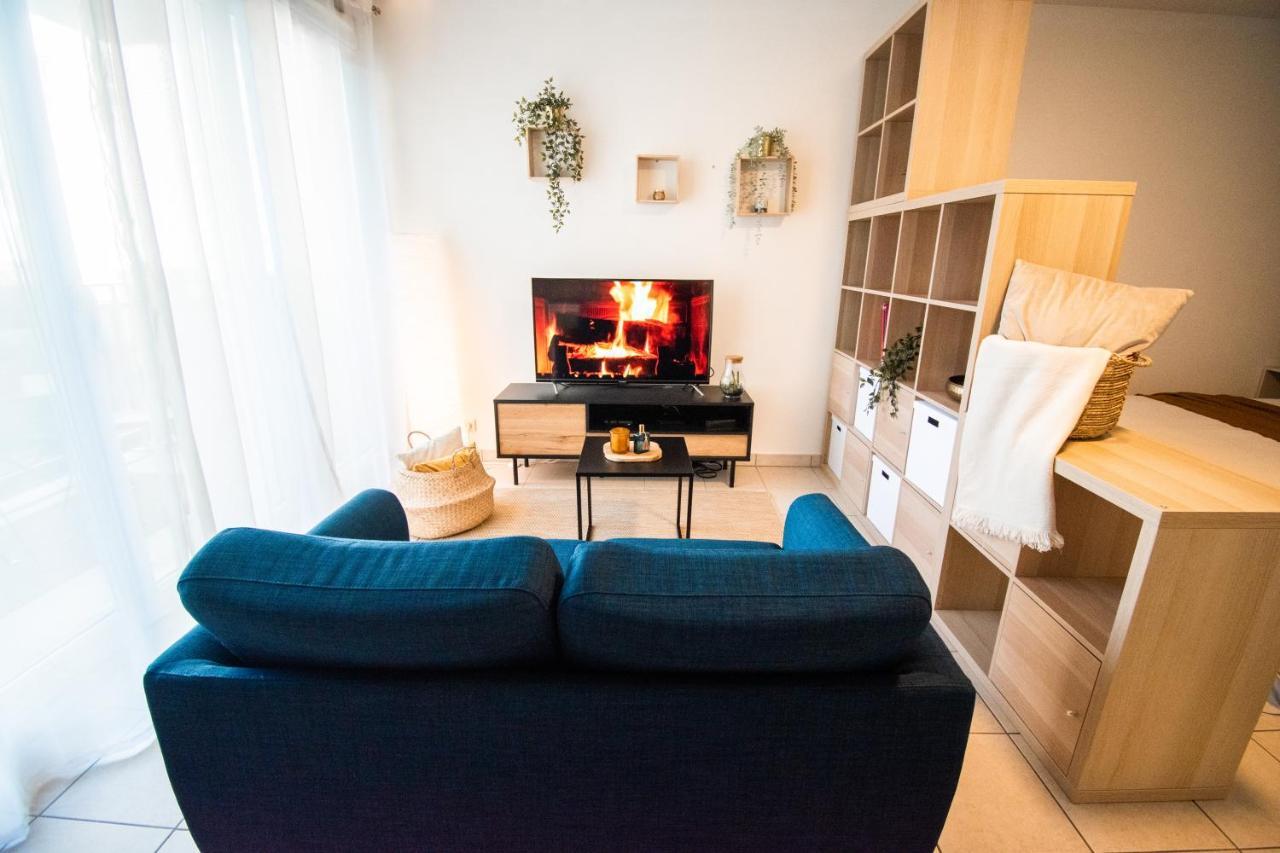 Studio Charmant Cergy Le Haut Au Pied De La Gare ! Parking Prive ! Apartment Bagian luar foto