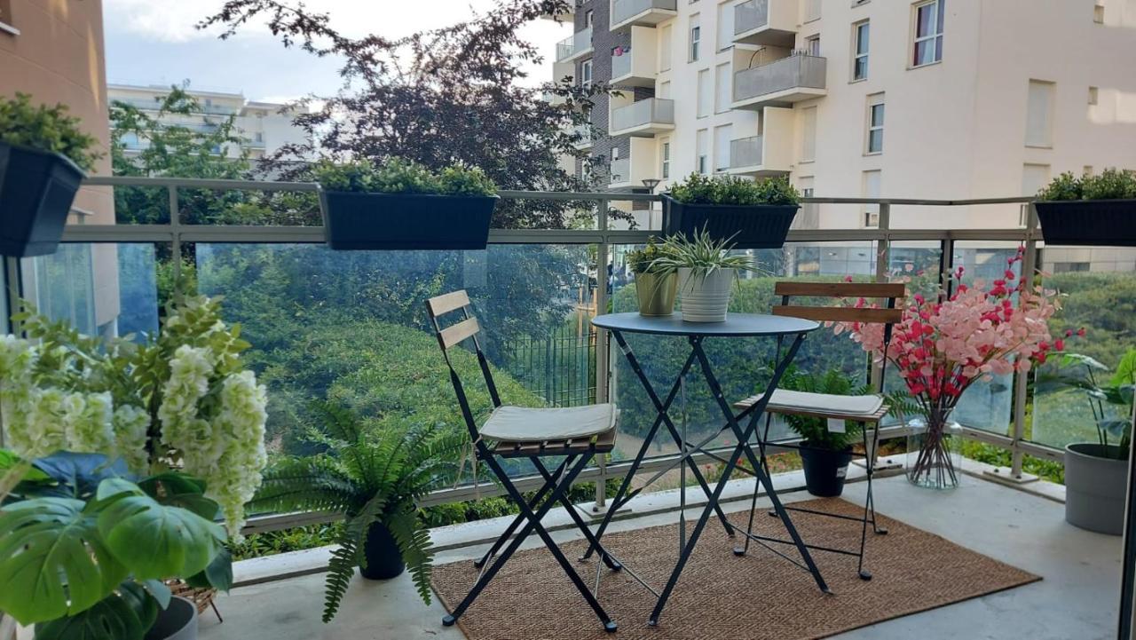Studio Charmant Cergy Le Haut Au Pied De La Gare ! Parking Prive ! Apartment Bagian luar foto
