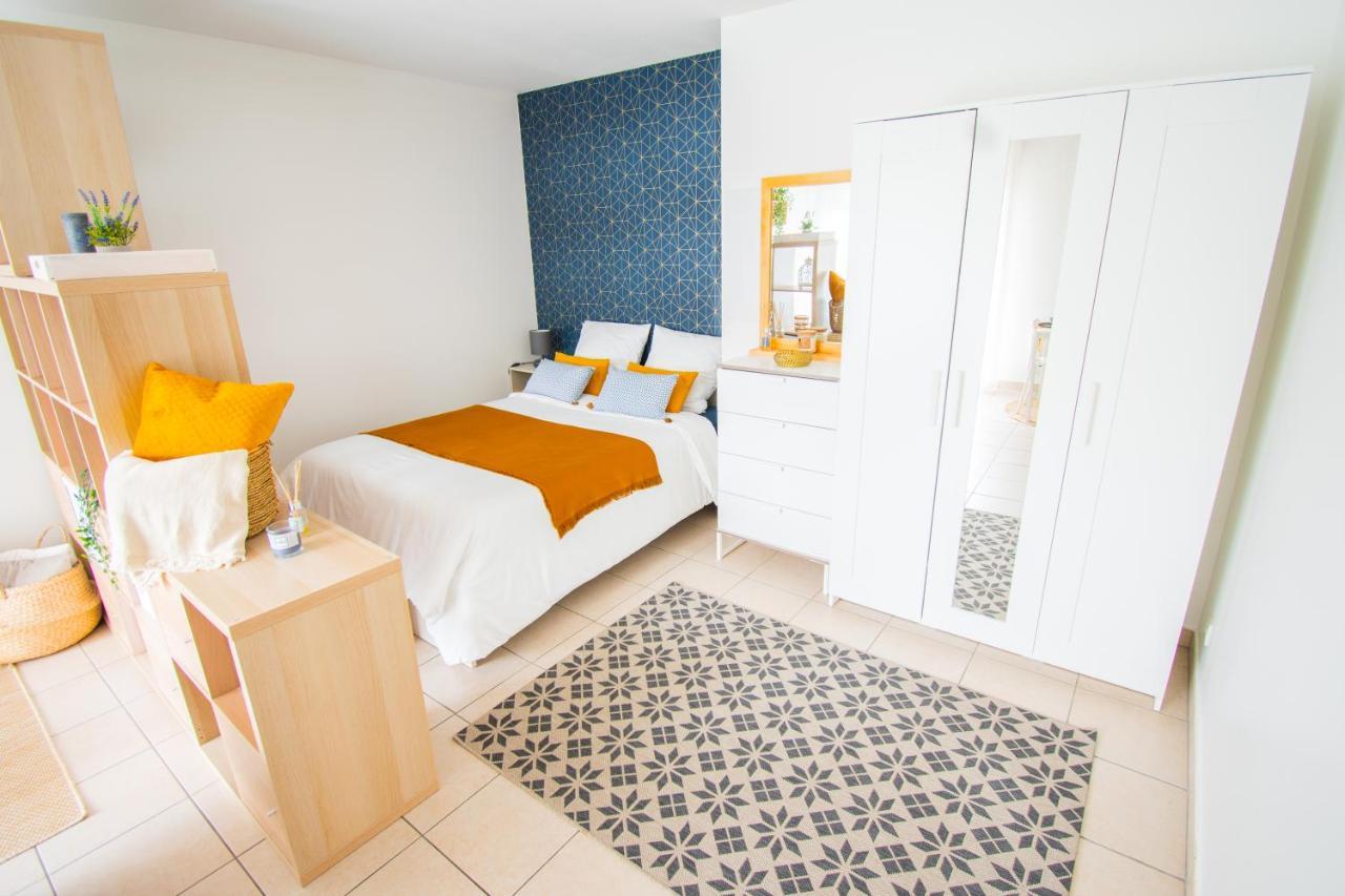 Studio Charmant Cergy Le Haut Au Pied De La Gare ! Parking Prive ! Apartment Bagian luar foto
